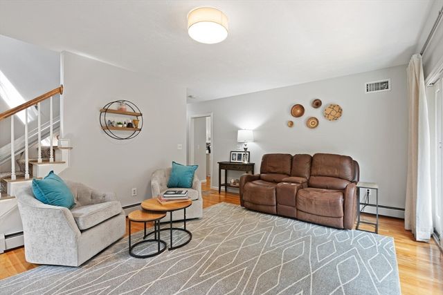 40 Ray Rd, Wrentham, MA 02093