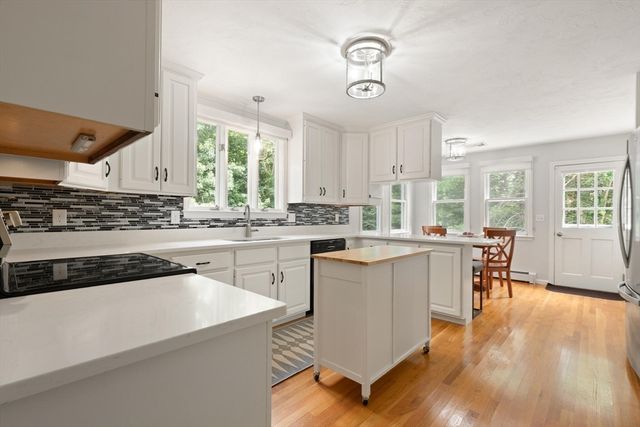 40 Ray Rd, Wrentham, MA 02093