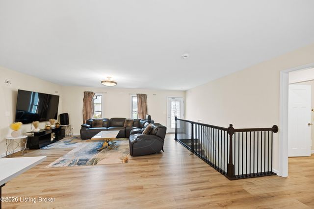 3402 Westhill Cir, Louisville, KY 40214