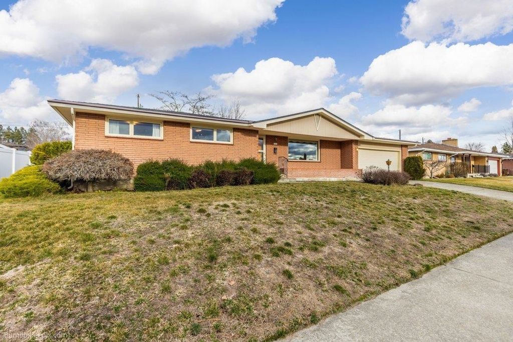 5914 N Fleming St, Spokane, WA 99205