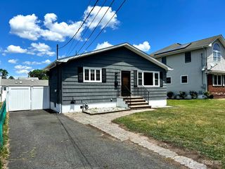 154 Tabb Avenue, Piscataway, NJ 08854