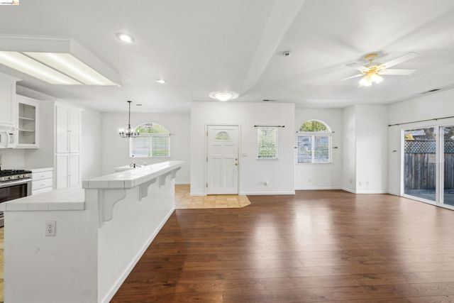 17800 Rolling Oaks Dr., Jamestown, CA 95327