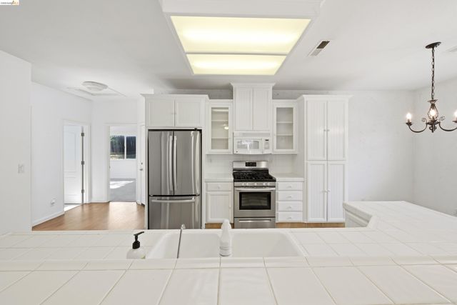 17800 Rolling Oaks Dr., Jamestown, CA 95327