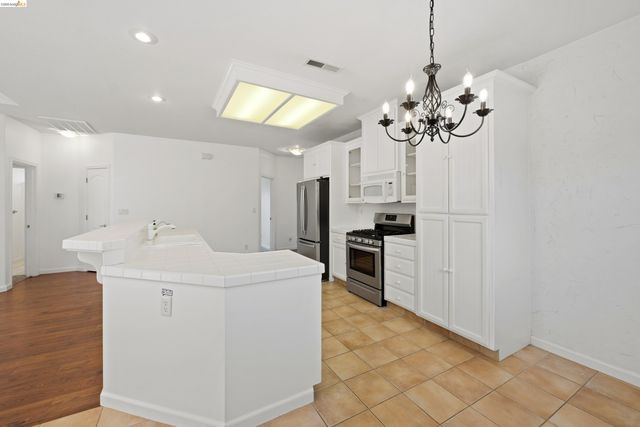 17800 Rolling Oaks Dr., Jamestown, CA 95327