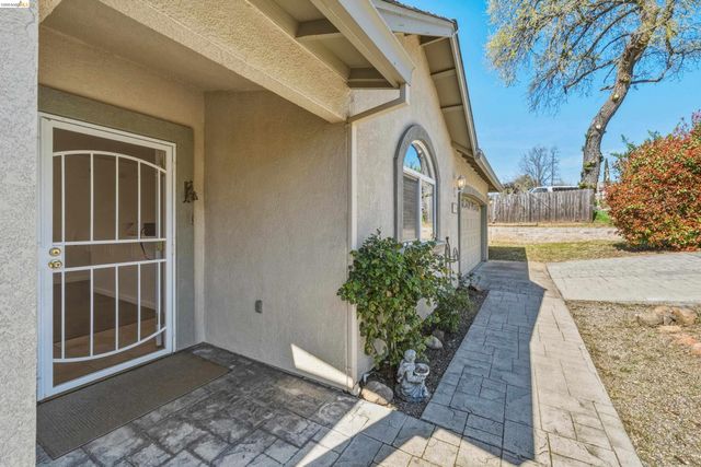 17800 Rolling Oaks Dr., Jamestown, CA 95327