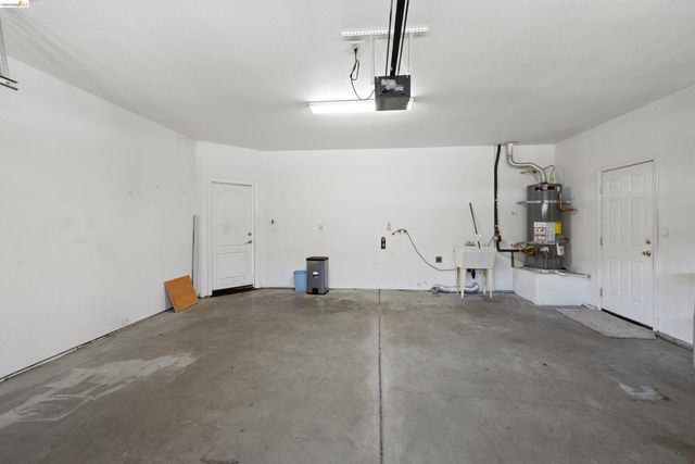 17800 Rolling Oaks Dr., Jamestown, CA 95327