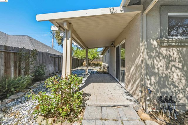 17800 Rolling Oaks Dr., Jamestown, CA 95327