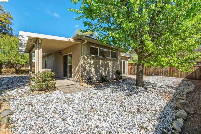 17800 Rolling Oaks Dr., Jamestown, CA 95327