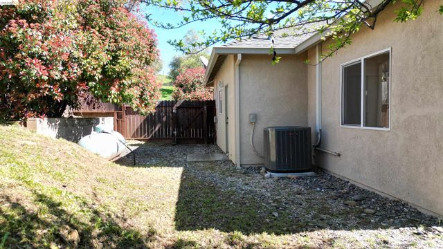 17800 Rolling Oaks Dr., Jamestown, CA 95327