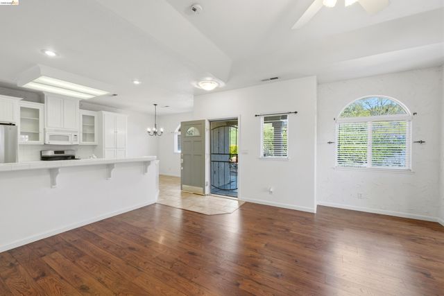 17800 Rolling Oaks Dr., Jamestown, CA 95327