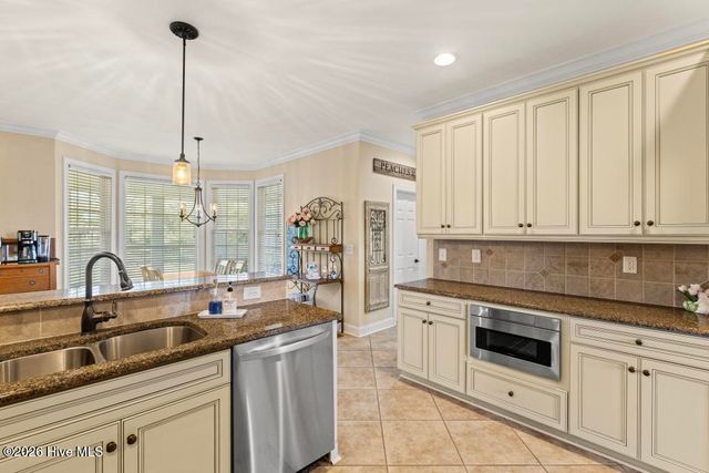 100 Grey Moss Court, Hampstead, NC 28443