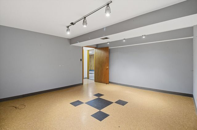 219 N Prospect Street, Roselle, IL 60172