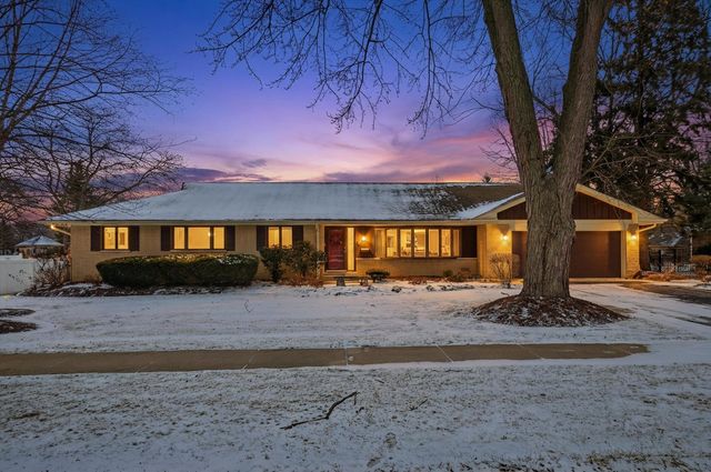 219 N Prospect Street, Roselle, IL 60172