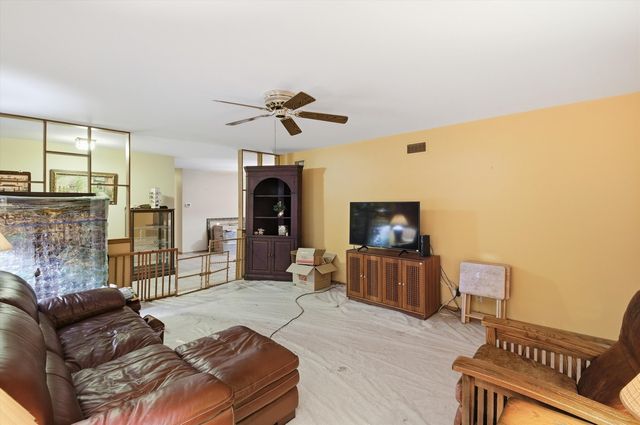 219 N Prospect Street, Roselle, IL 60172