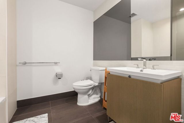 889 Francisco Street 2602, Los Angeles, CA 90017