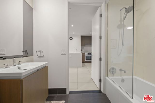 889 Francisco Street 2602, Los Angeles, CA 90017