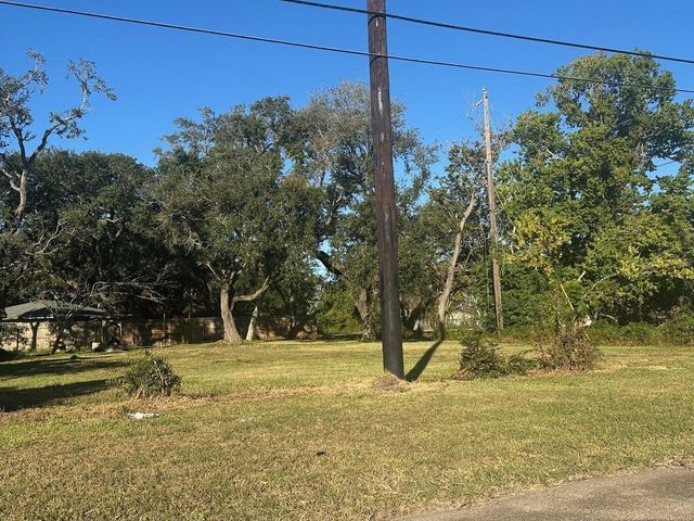 1014 Sycamore, Lake Jackson, TX 77566