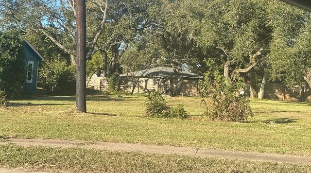 1014 Sycamore, Lake Jackson, TX 77566