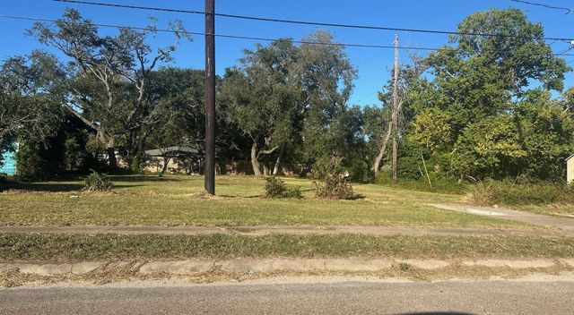 1014 Sycamore, Lake Jackson, TX 77566