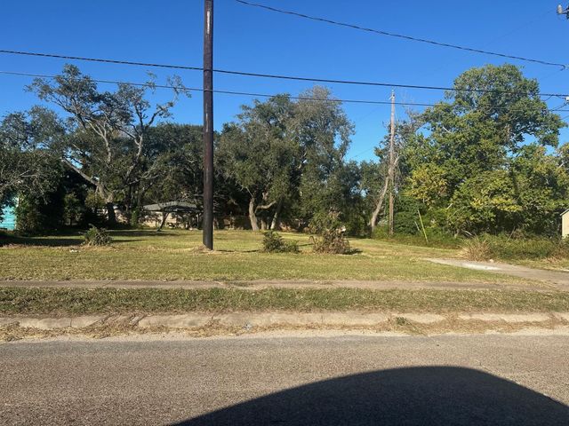 1014 Sycamore, Lake Jackson, TX 77566