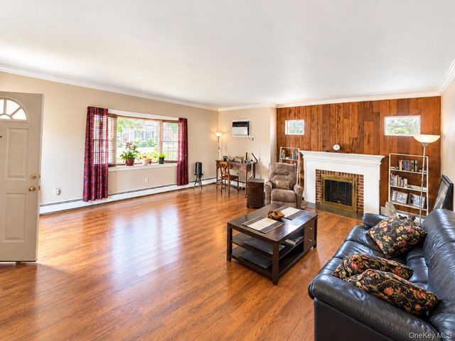 20 Munson Place, East Rockaway, NY 11518