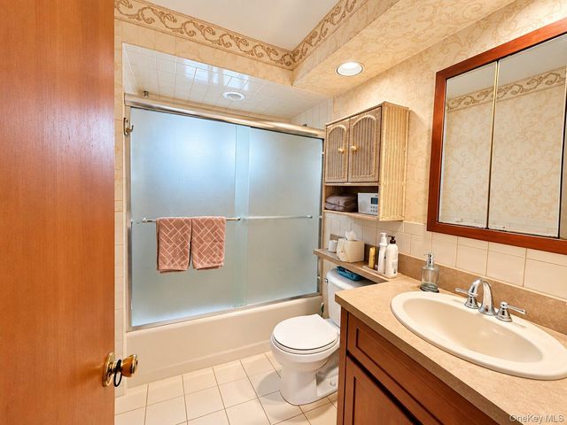 20 Munson Place, East Rockaway, NY 11518