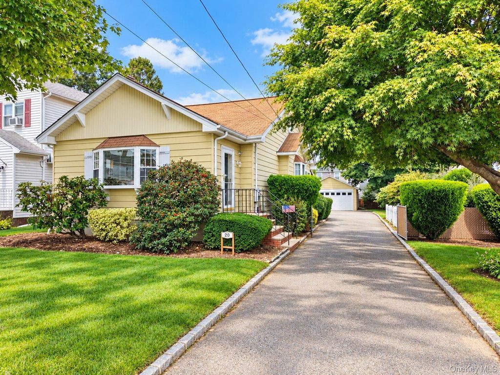 20 Munson Place, East Rockaway, NY 11518