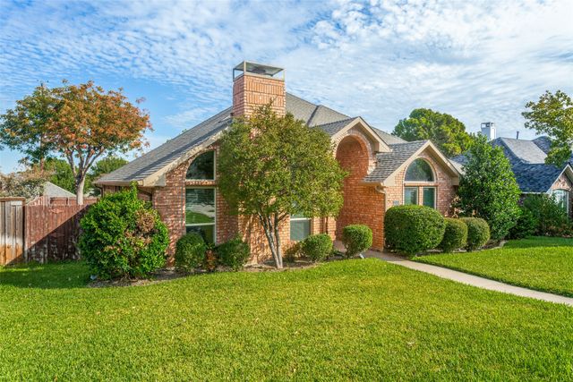 913 Royal Oaks Drive, Lewisville, TX 75067