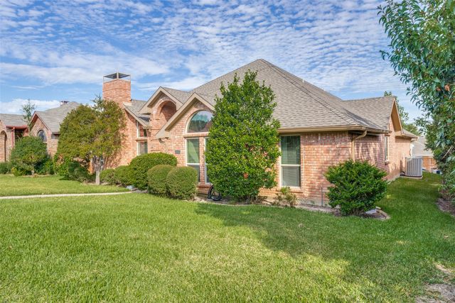 913 Royal Oaks Drive, Lewisville, TX 75067