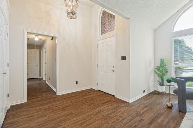 913 Royal Oaks Drive, Lewisville, TX 75067