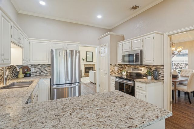 913 Royal Oaks Drive, Lewisville, TX 75067