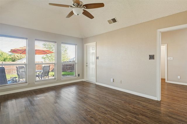 913 Royal Oaks Drive, Lewisville, TX 75067