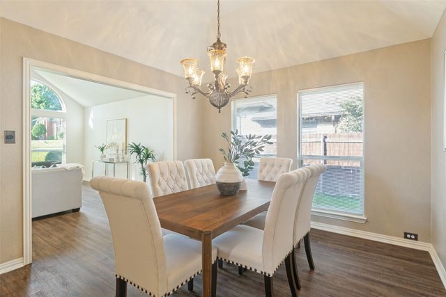 913 Royal Oaks Drive, Lewisville, TX 75067