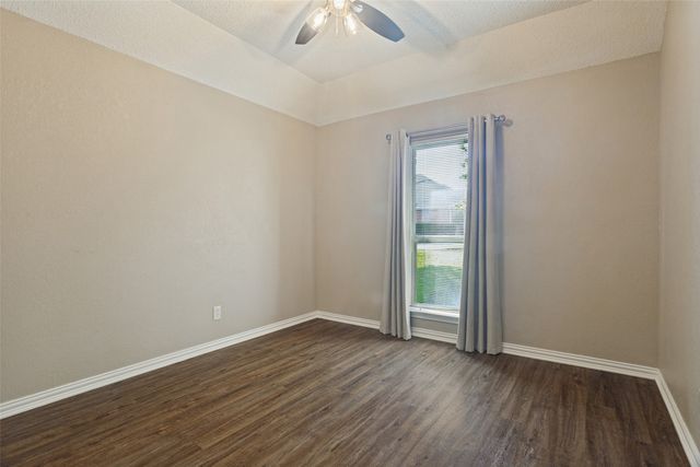 913 Royal Oaks Drive, Lewisville, TX 75067
