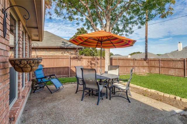 913 Royal Oaks Drive, Lewisville, TX 75067