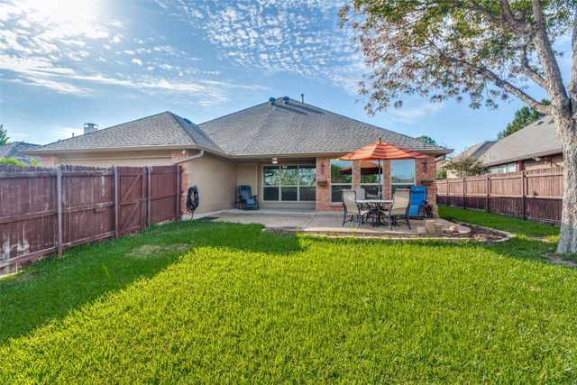 913 Royal Oaks Drive, Lewisville, TX 75067