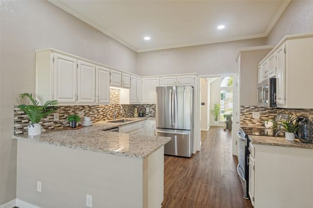 913 Royal Oaks Drive, Lewisville, TX 75067