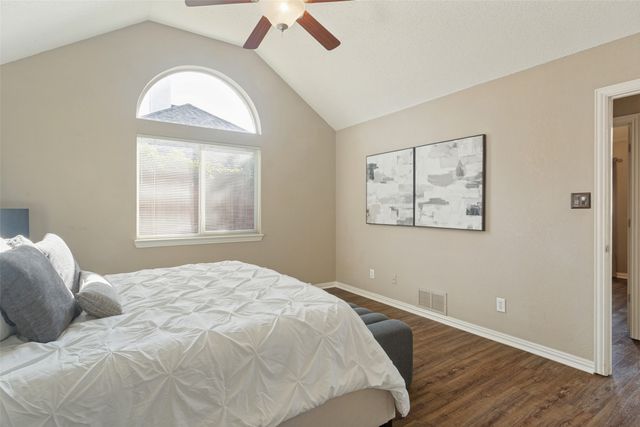 913 Royal Oaks Drive, Lewisville, TX 75067