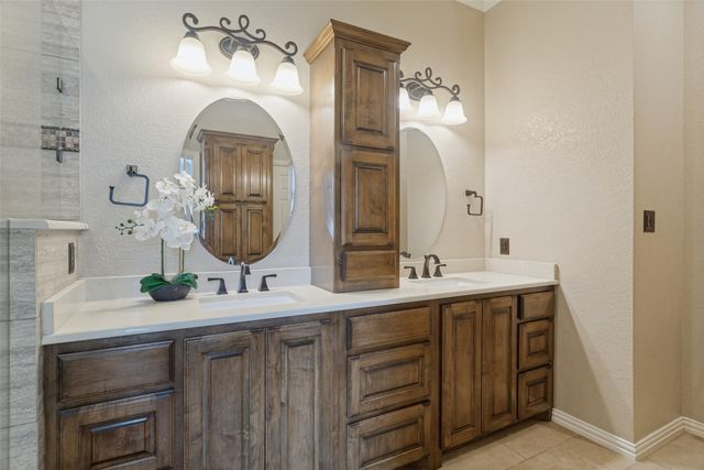 913 Royal Oaks Drive, Lewisville, TX 75067