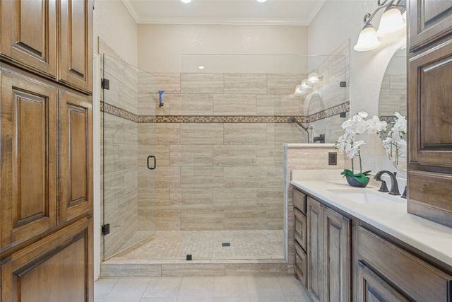913 Royal Oaks Drive, Lewisville, TX 75067
