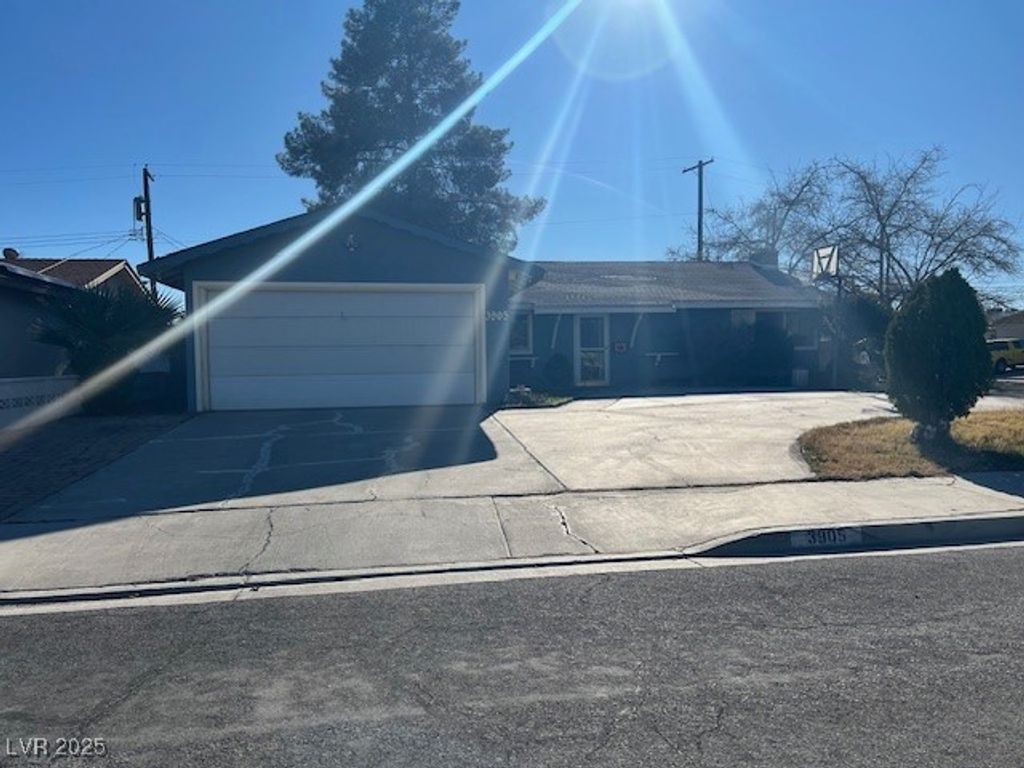3905 La Pasada Avenue, Las Vegas, NV 89102
