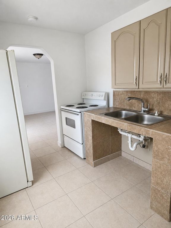 5911 W LAMAR Road 1, Glendale, AZ 85301 — photo 2