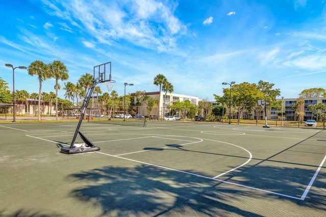 3301 NW 47th Terrace Unit 403, Lauderdale Lakes, FL 33319