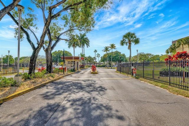 3301 NW 47th Terrace Unit 403, Lauderdale Lakes, FL 33319