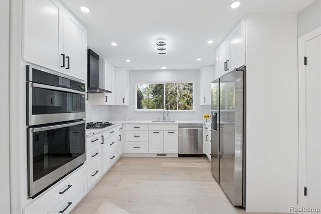 3668 Bayou Drive, West Bloomfield, MI 48323