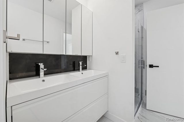 3668 Bayou Drive, West Bloomfield, MI 48323