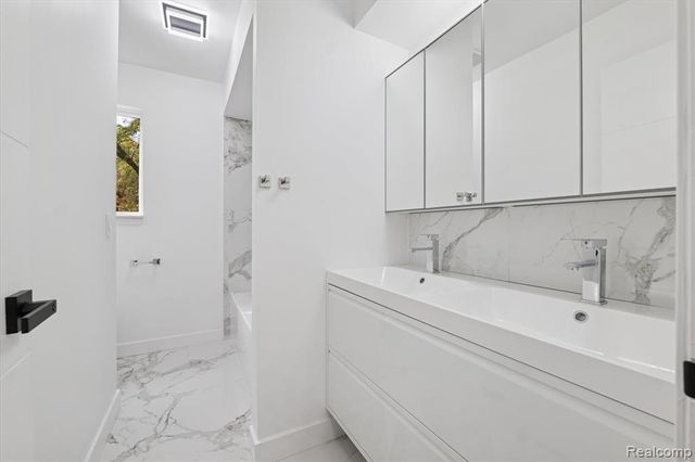 3668 Bayou Drive, West Bloomfield, MI 48323