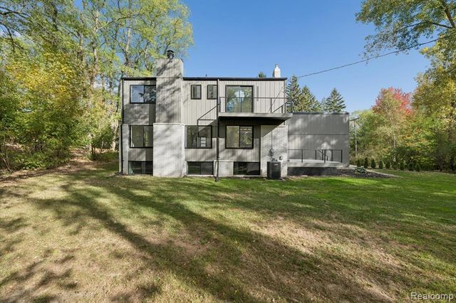 3668 Bayou Drive, West Bloomfield, MI 48323