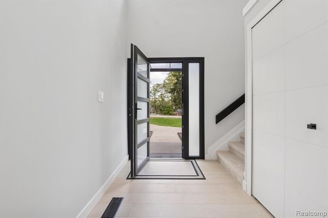 3668 Bayou Drive, West Bloomfield, MI 48323