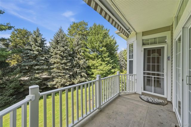 39 Symphony Drive, Lake Grove, NY 11755